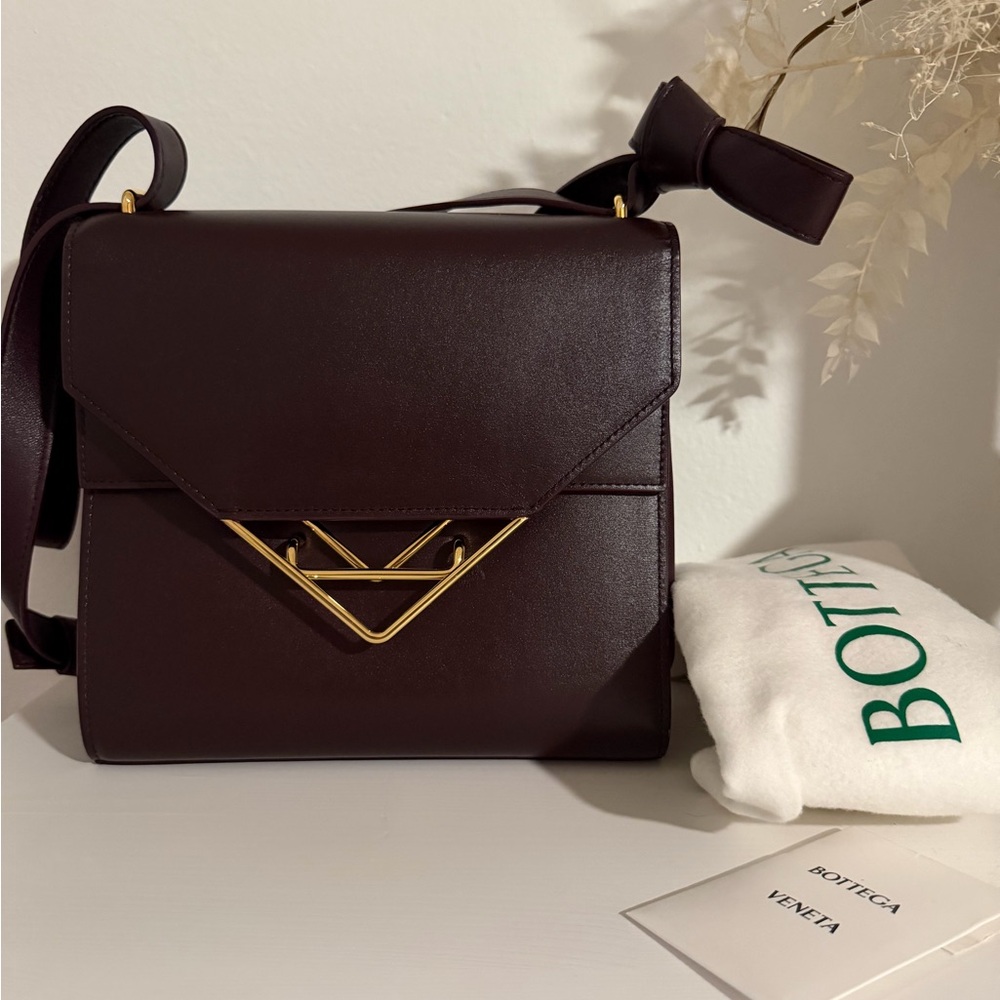 Authentic Bottega Veneta Clip Shoulder Bag